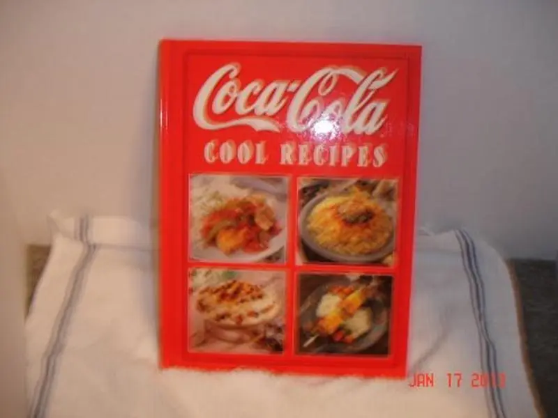 USED Book - Coca-Cola Cool Recipes by publications-international-ltd (Hardcover) - english