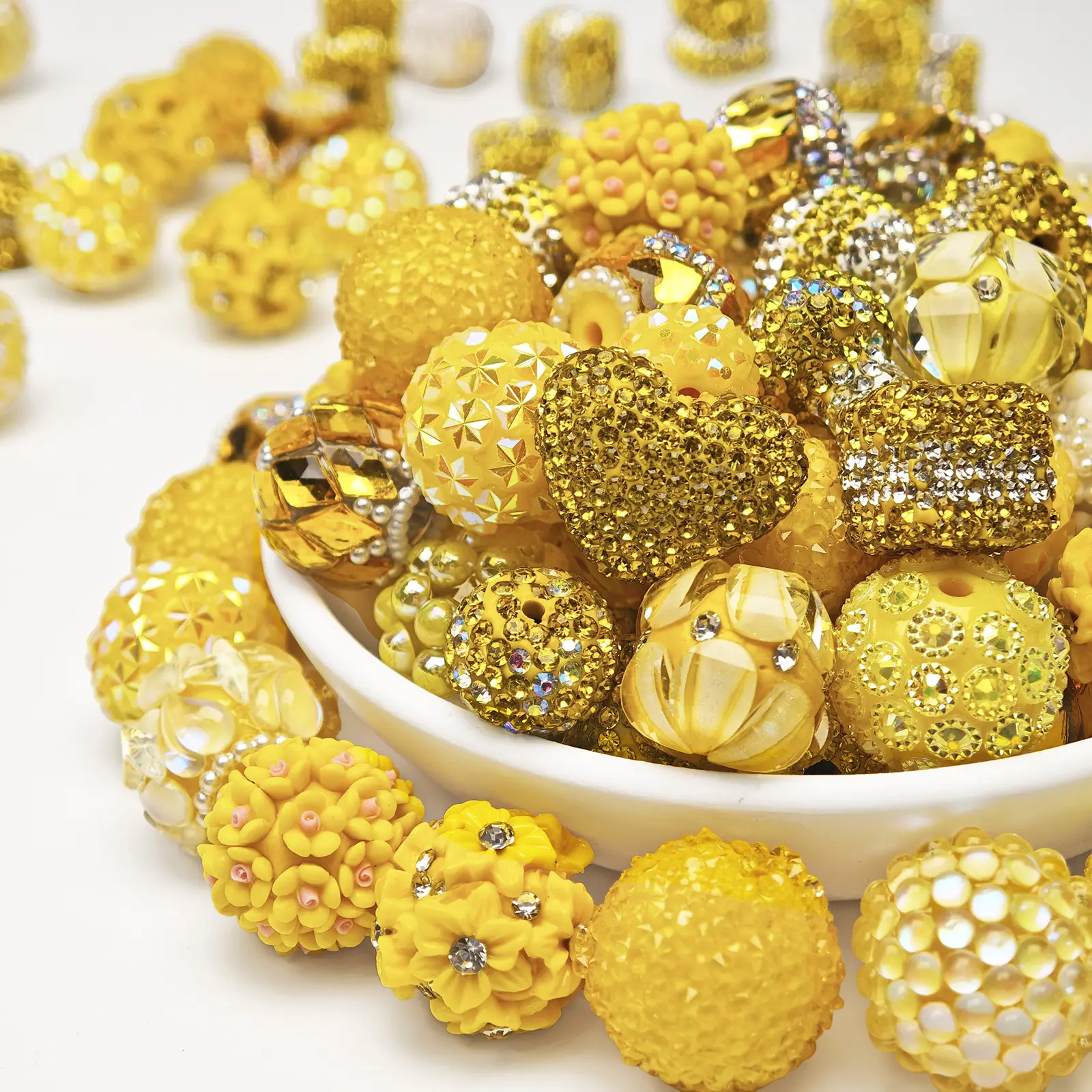 Vibrant Y2K Bright Yellow Rhinestone Chunky Beads, Multi-shape Floral Heart Resin Beads, DIY Jewelry Charm Craft Materials, 5Pcs Random Styles Shipped