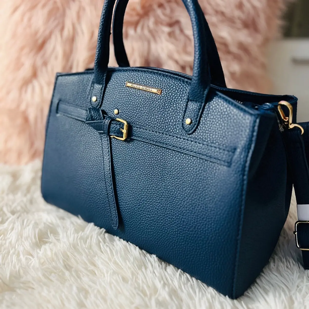 luxury bag from the Alexis Bendel brand for your outings, ideal for shopping