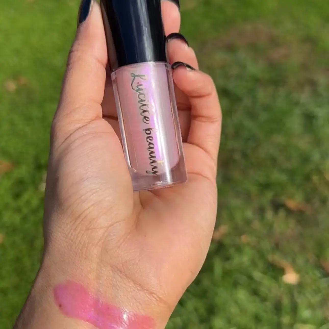 Pink lela color change Lip gloss, very hydrating, long lasting high pigmentation