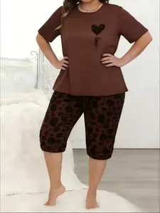 Sweet-Cool Leopard & Heart Print Plus Size Women's Short Sleeve & Capri Pants Pajama Set Dark Brown Loose Skin-Friendly Home Two-Piece Set