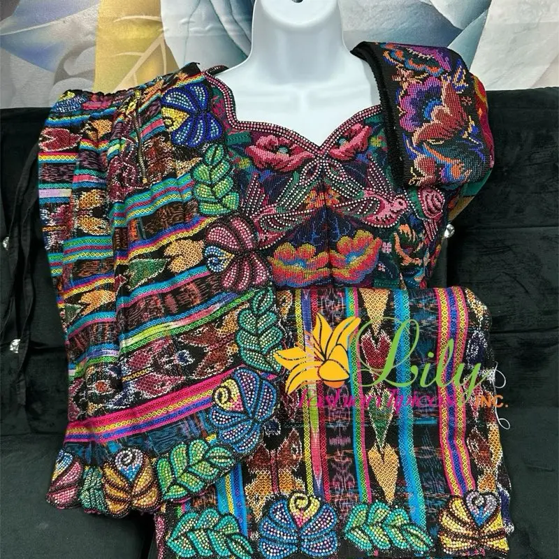 Blusa y corte típico