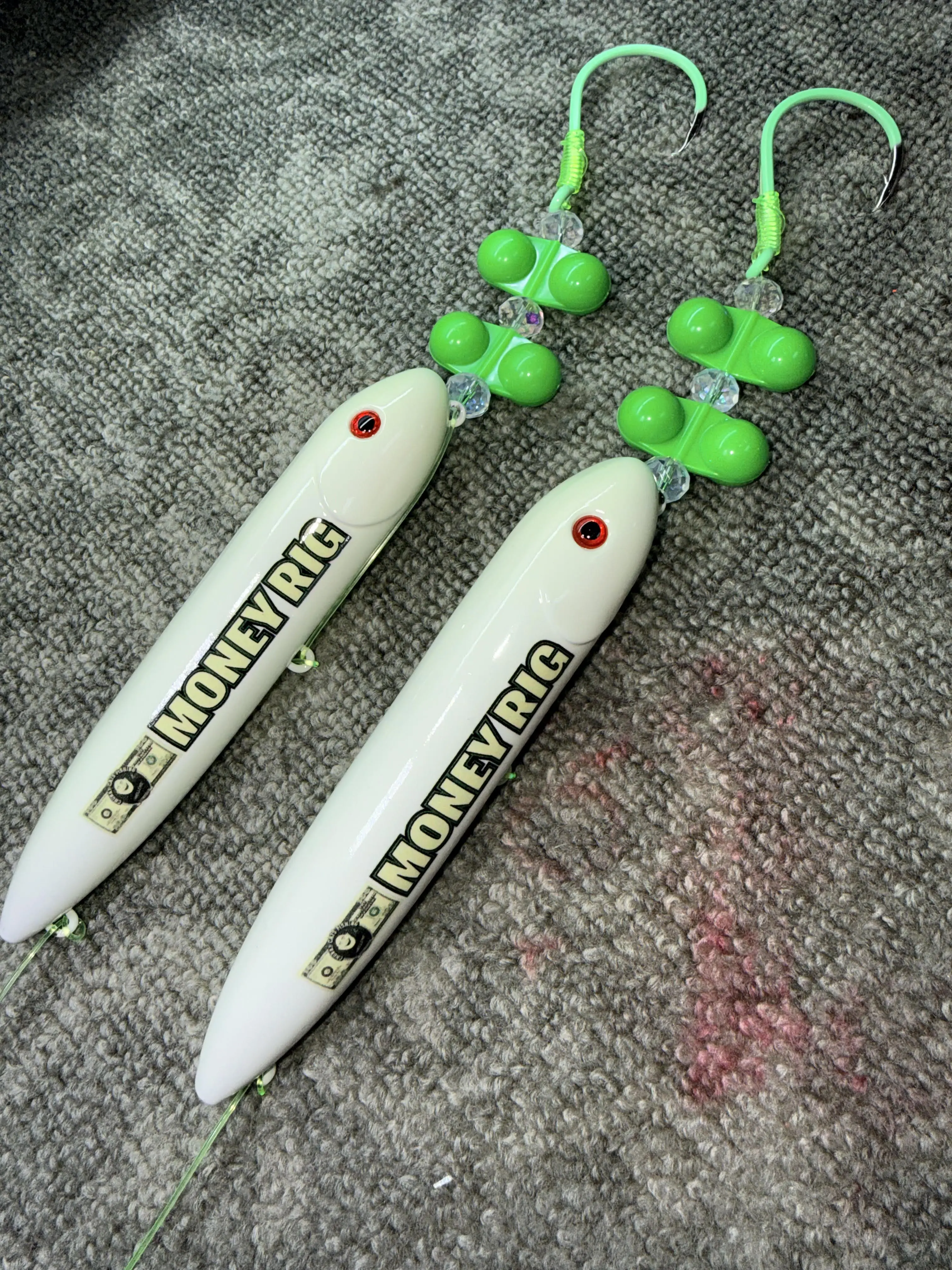 LIMITED EDITION: Money Rigs (13cm) on 10/0 green glow hook, with diamond beads, green rattles and 100 pound yellow mono leader line