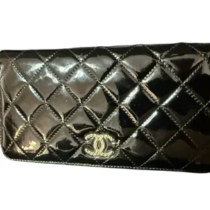 Pre-owned Patent Leather Small Leather Goods Chanel patented leather long wallet