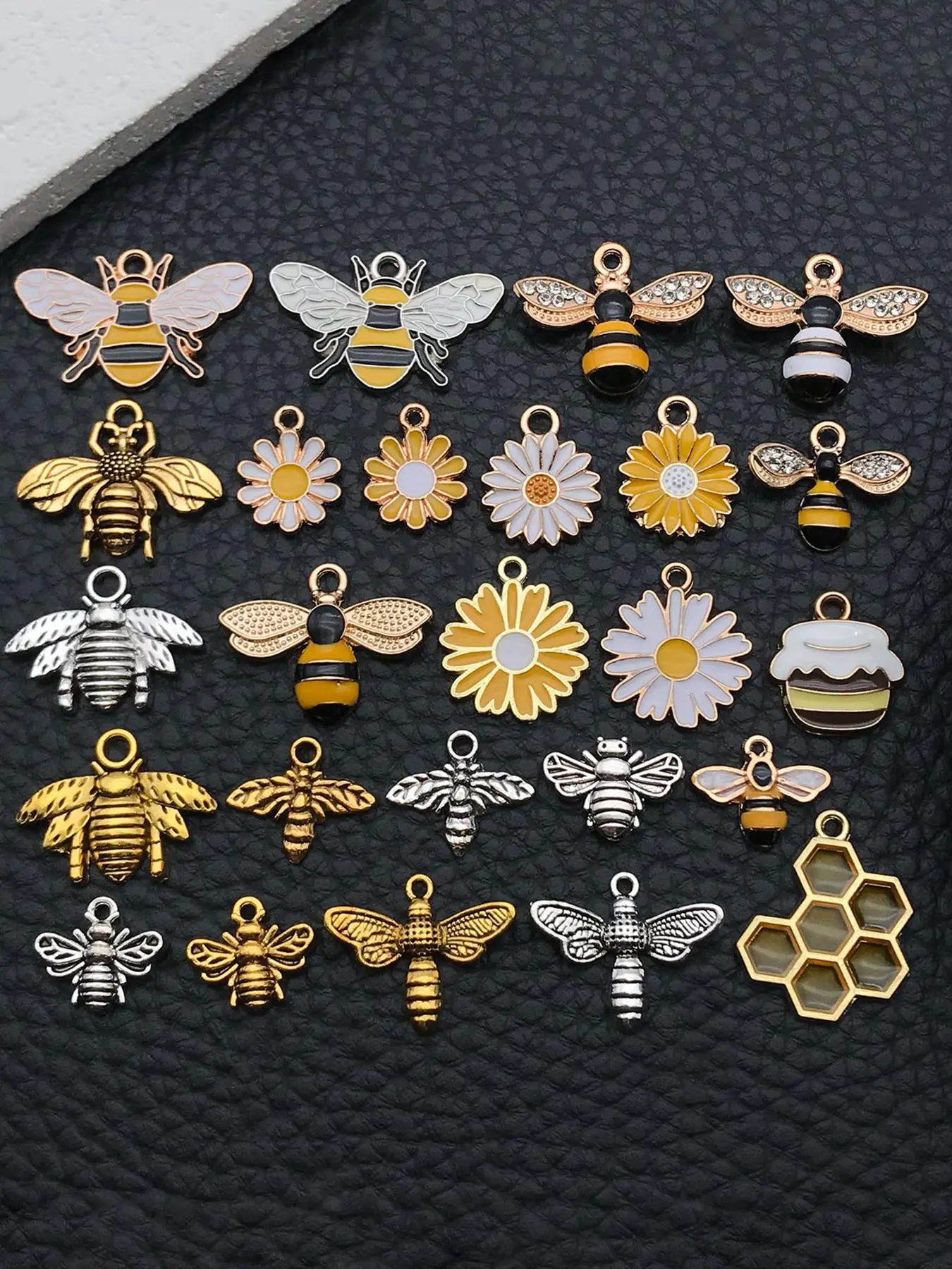 Mixed Color Bee & Flower Design Charms, Stylish Playful Charm, Fashionable Jewelry Accessories for Women & Girls, Trendy All-match & Exquisite DIY Jewelry for Birthday Gift, DIY Pendants, Charms For Crafts, DIY With Charms