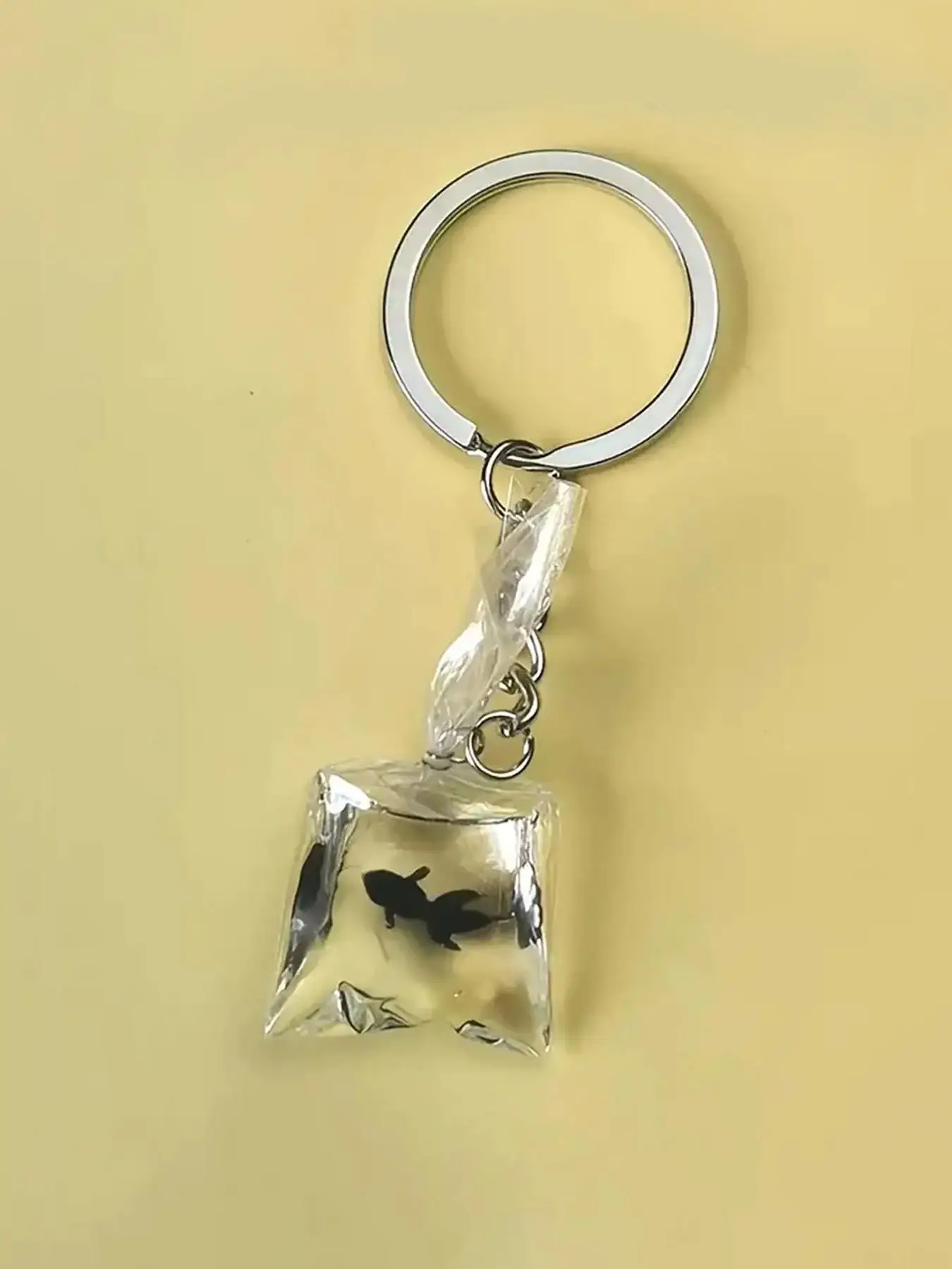 Cute Style Goldfish Design Keychain, Transparent Resin Keychain for Men & Women, Cute Bag Pendant Versatile Ornament for Birthday Gift, Charms