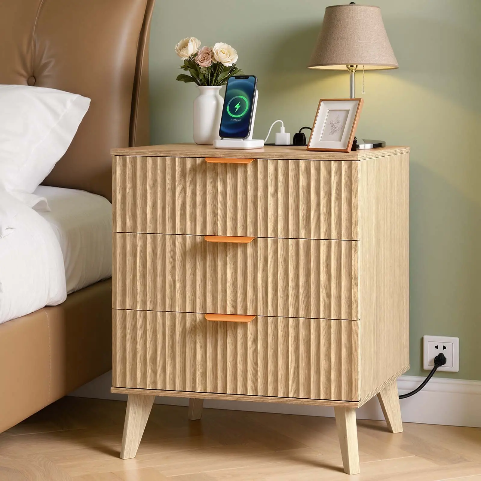 【SummerFinds】VEVOR Fluted Nightstand with Charging Station, with 3 Drawers, Dresser for Bedroom, Mid Century Modern End Table, Bedside Storage Cabinet Side Table Chest of Dresser, for Bedroom, Living Room, Khaki