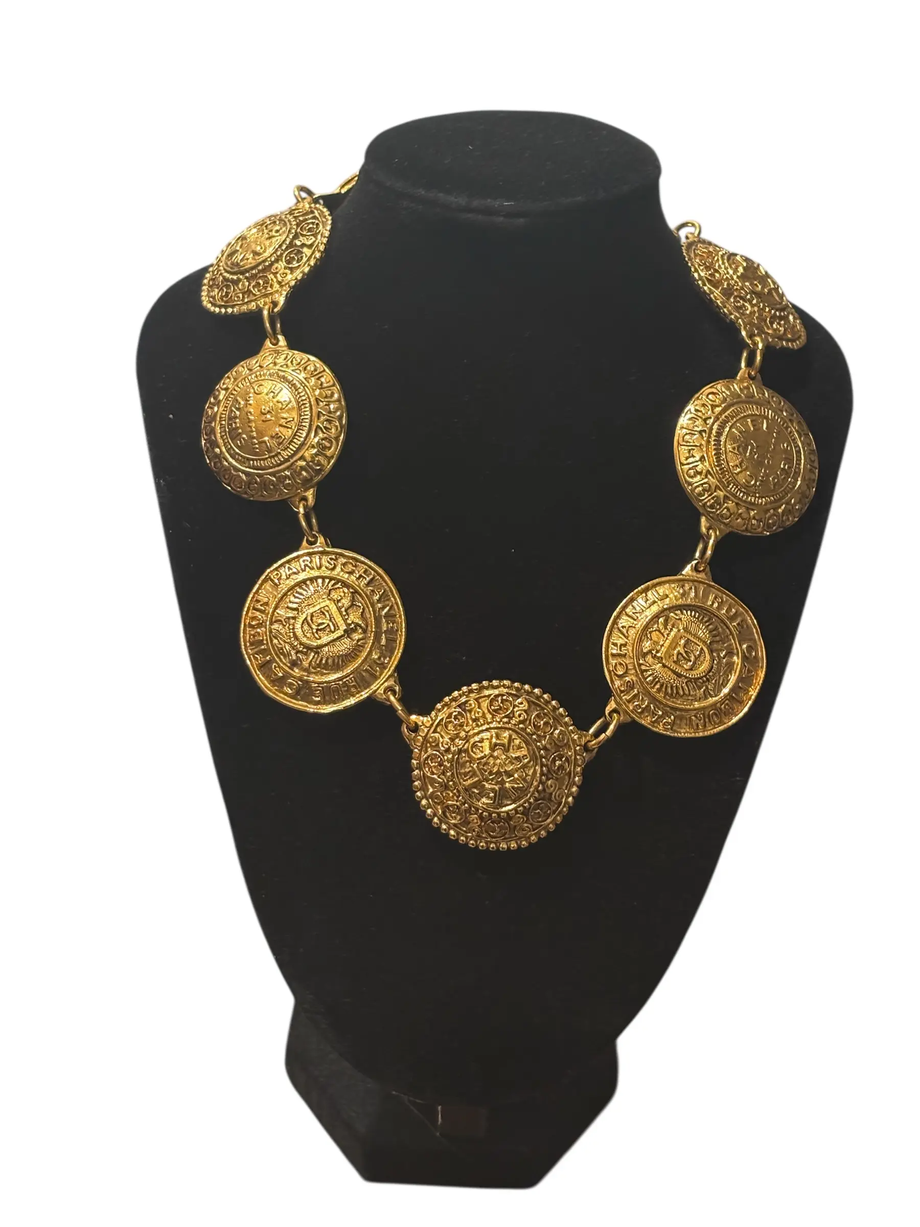Pre-owned CHANEL Gold Bag Accessories Plated Necklace Medallion 24k Choker