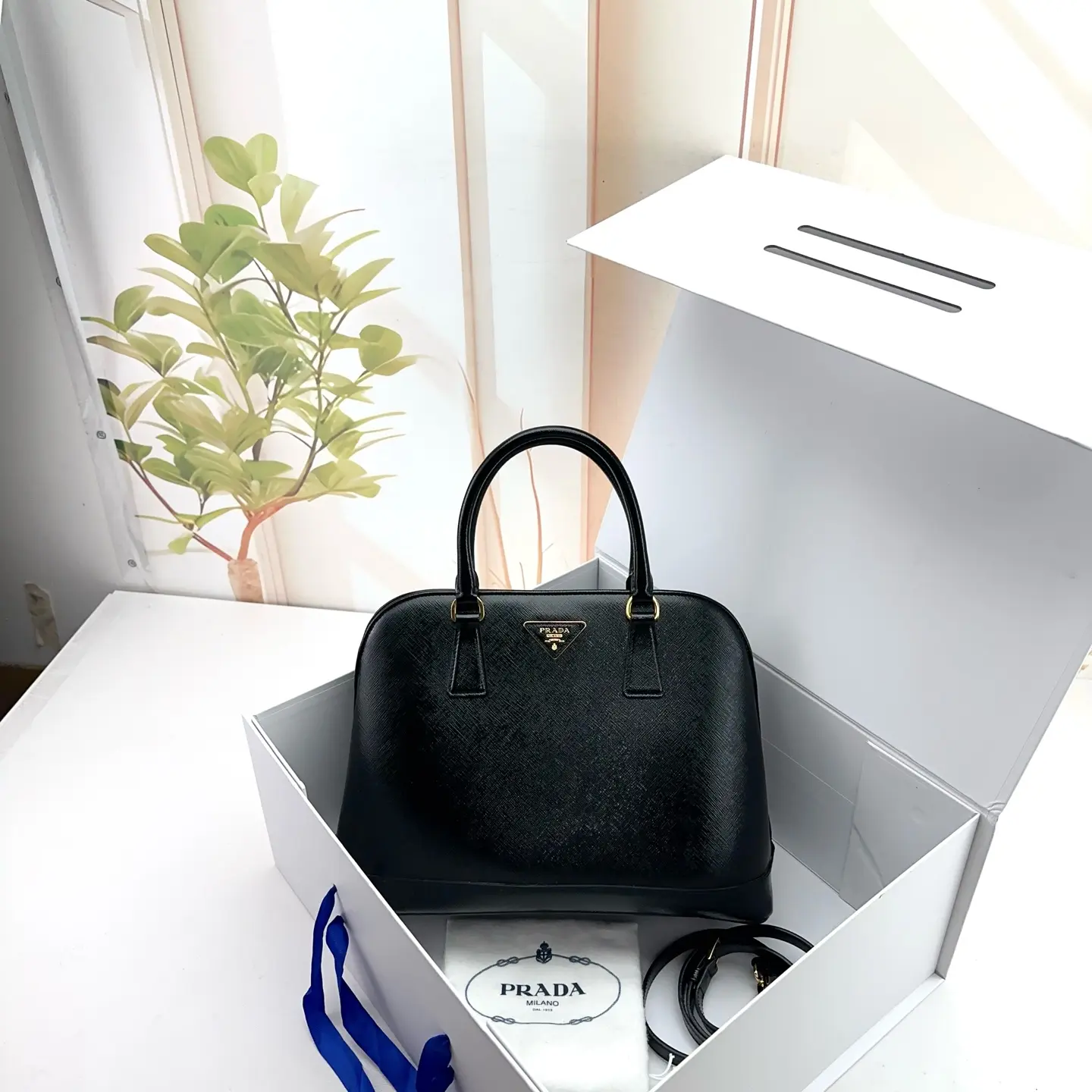 Pre-owned PRADA Black Saffiano Leather Dome Top Handle Satchel 0801 raye 22547070