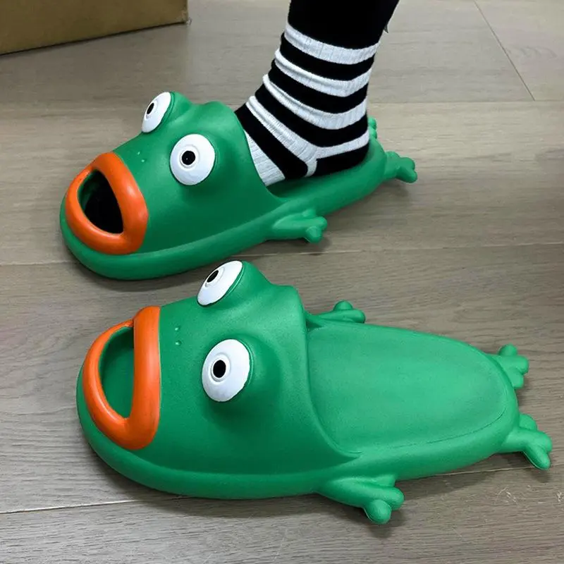 2025 New Cute Frog Slippers Female Male Summer Cartoon Shoes Couple Funny Indoor Bathroom Outdoor Slides Women Platform Footwear