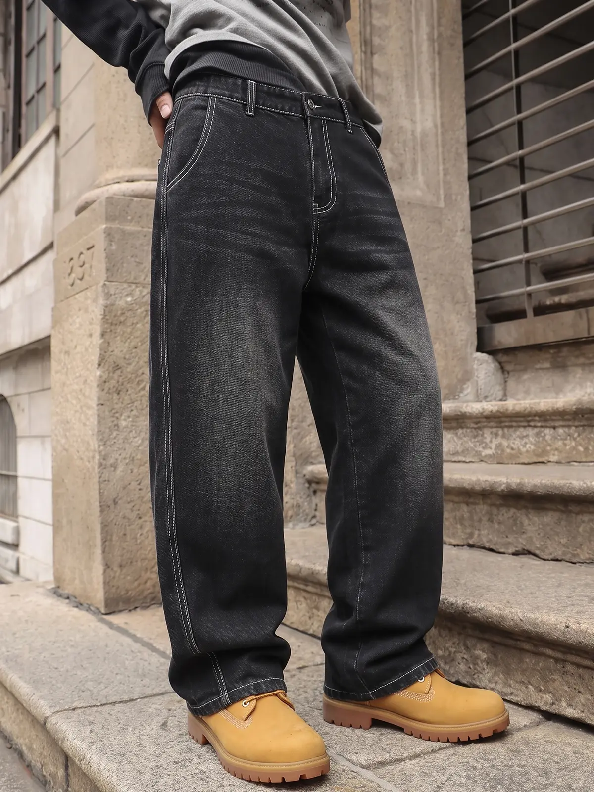 Men's denim jeans, men's jeans, men's cotton-blend jeans, button design, straight loose fit, baggy jeans men, baggy jean, wide leg jean, streetwear style, streetwear jean, baggy fit, relaxed jeans, straight cut, straight-leg fit, blue jeans, jeans men