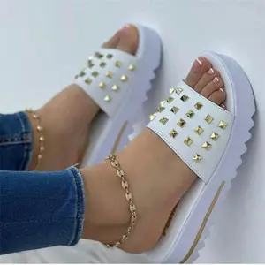 Women'sWedgeAndRivetBeachFlip-Flops