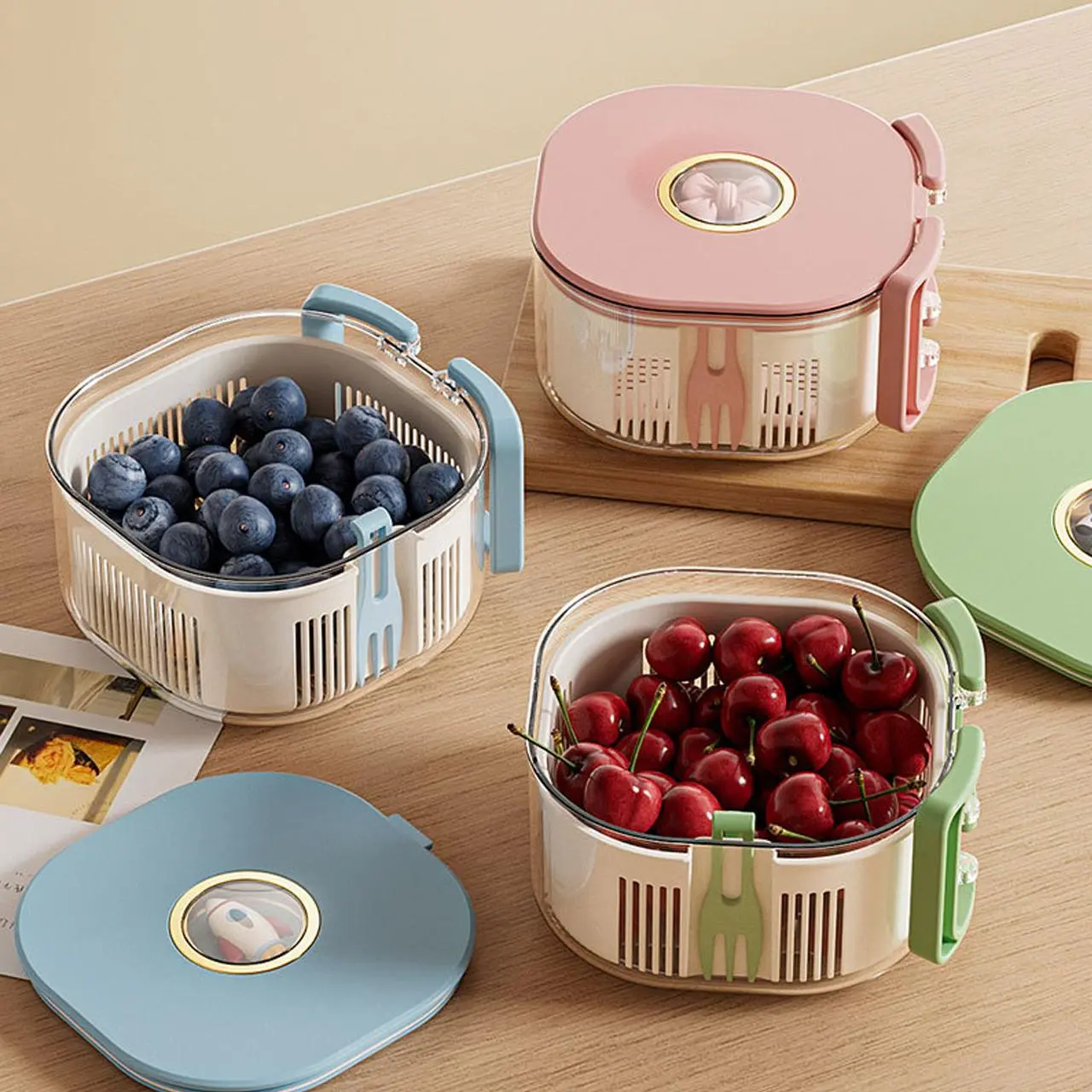 Double Layer Collapsible Fruit Strainer with Handle, Food Grade Draining Basket, Multi-Functional Storage Box with Fork, Perfect for Washing and Serving Fruits, Kitchen Strainer Utensils, Kitchen Gadgets