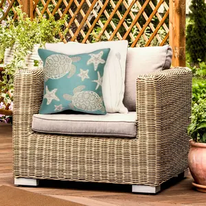 Lush Decor MARINA Indoor/Outdoor Power Loomed Easy Care Pillow - Transitional Geometric Coastal Beach Colorful  (Turtle And Stars)