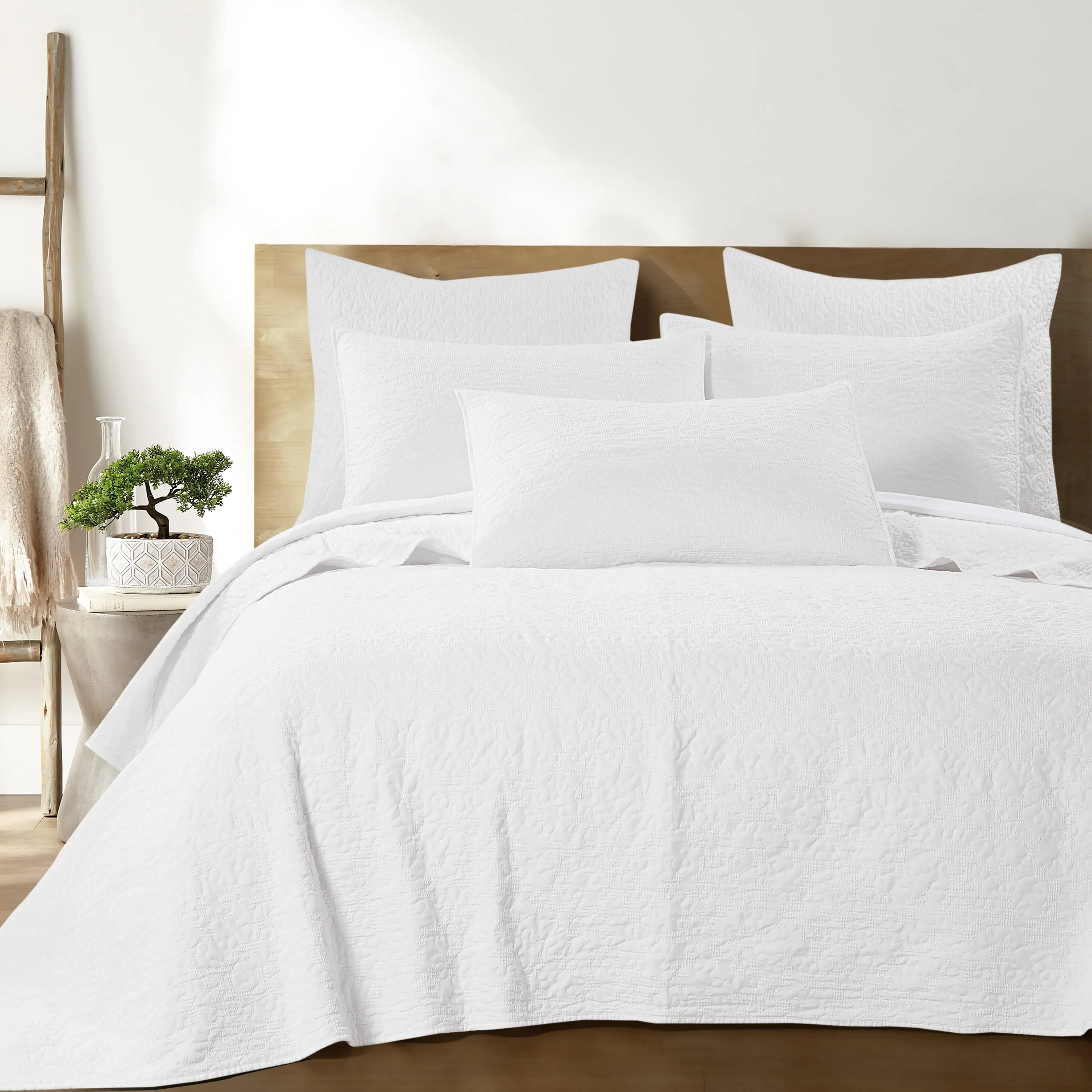 Emory White Quilt Set