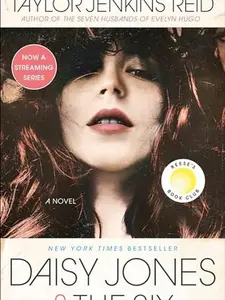 Daisy Jones & the Six: Reese's Book Club - Taylor Jenkins Reid - Paperback