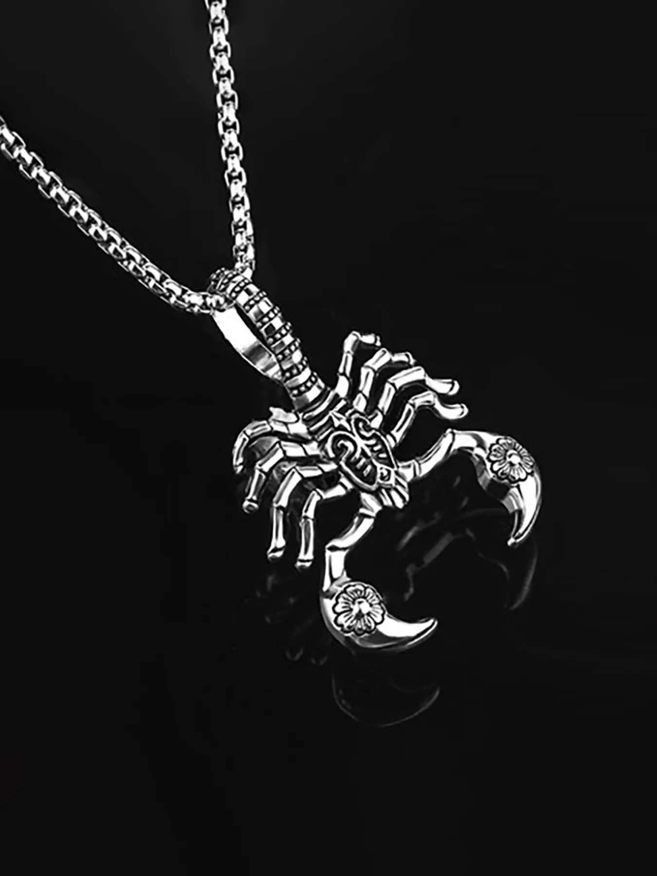 Vintage Scorpion Pendant Necklace, Gothic Stainless Steel, Chain Necklaces, Unisex Street Party Jewelry, Unique Men's and Women's Accessory, Trendy Fashion Statement