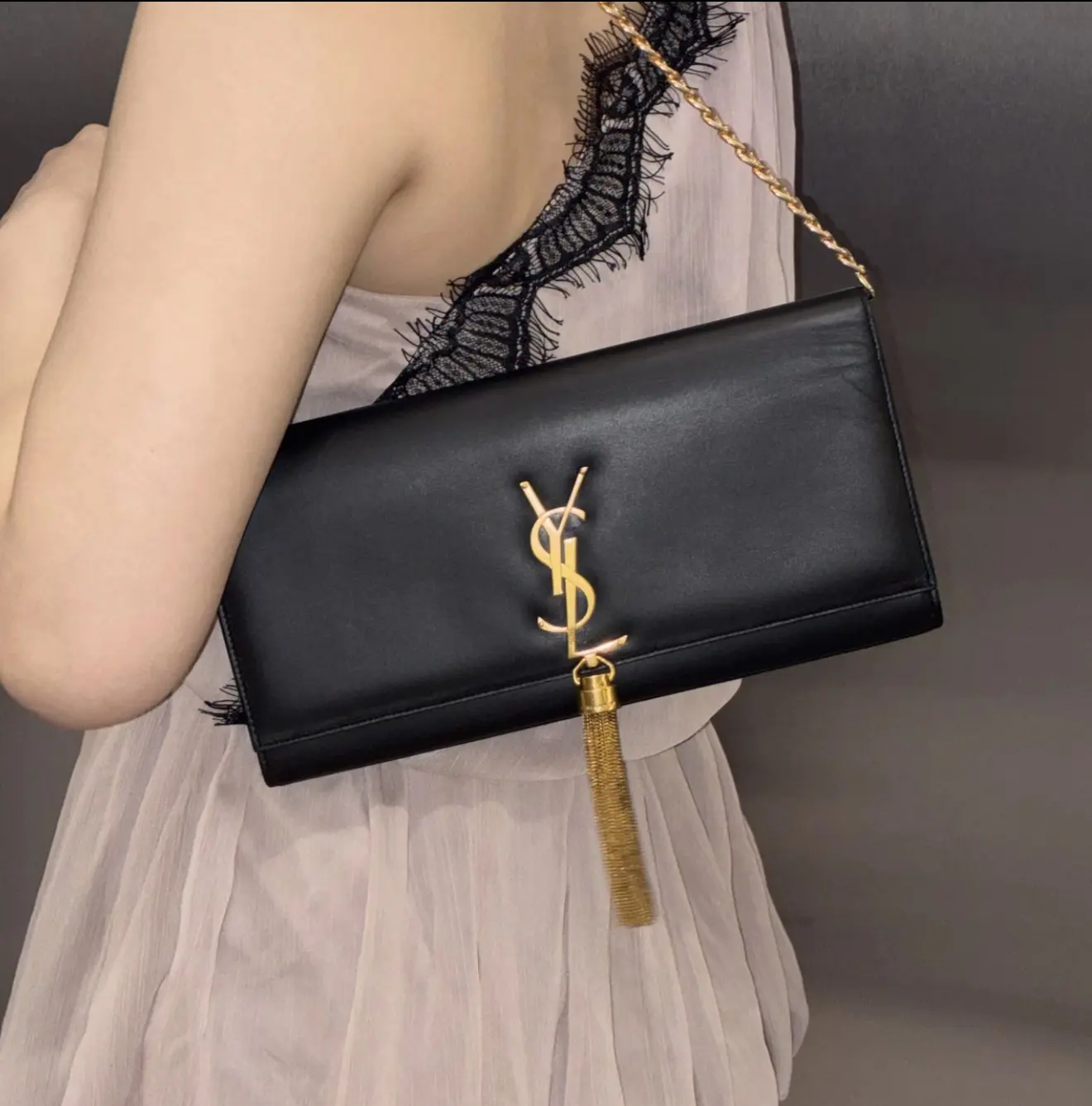 Pre-owned Yves Saint Laurent Medium Kate Smooth Calfskin Crossbody Bag Black, Gold YSL Logo, Tassel Chain, Elegant Design, Leather Construction, Calfskin Craft, Calfskin Crossbody Bags, Crossbody Leather Bag