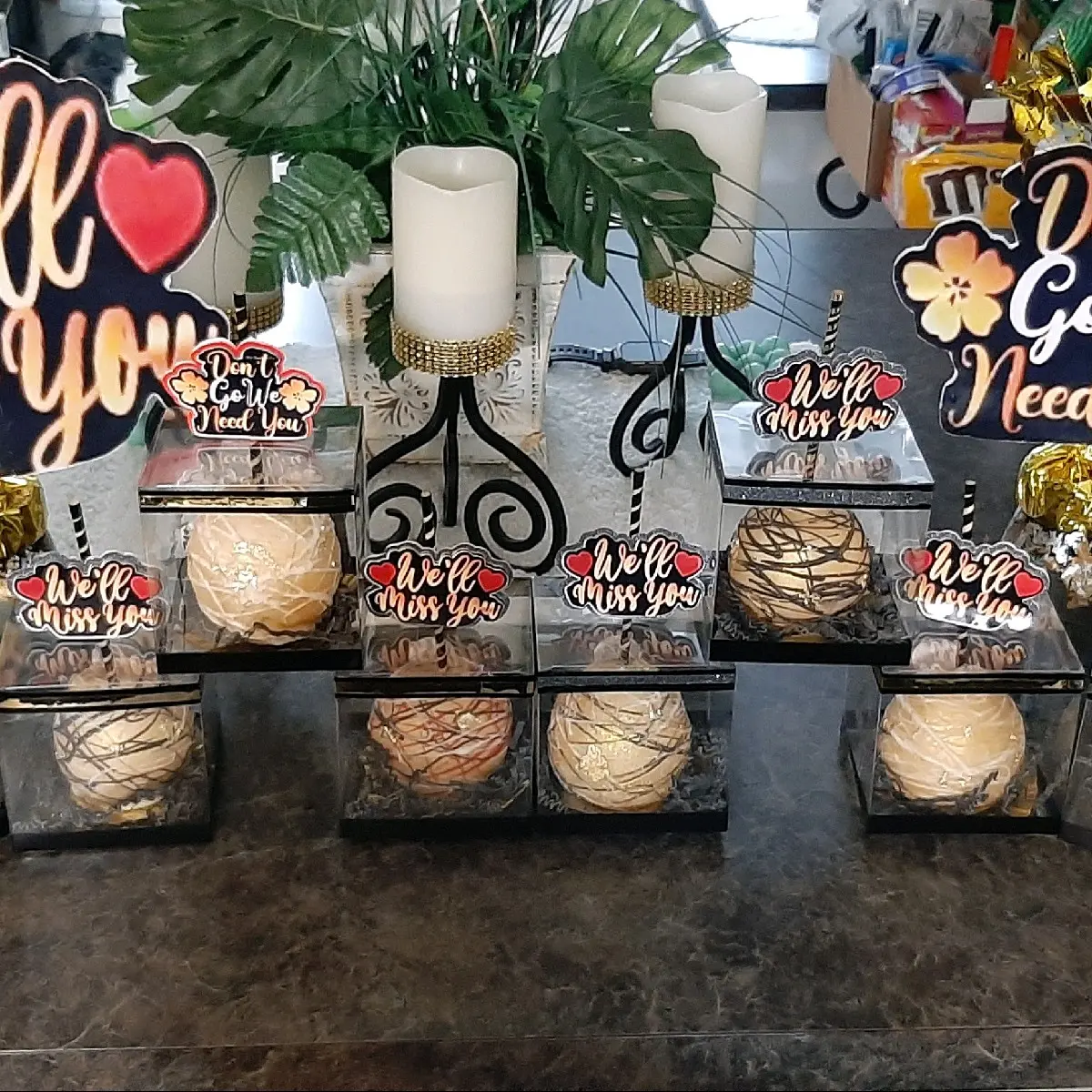 BlueEssenceDesigns Custom Candy Apples - Perfect for Halloween - Sweet Snack for Kids - Birthday, Bonbon
