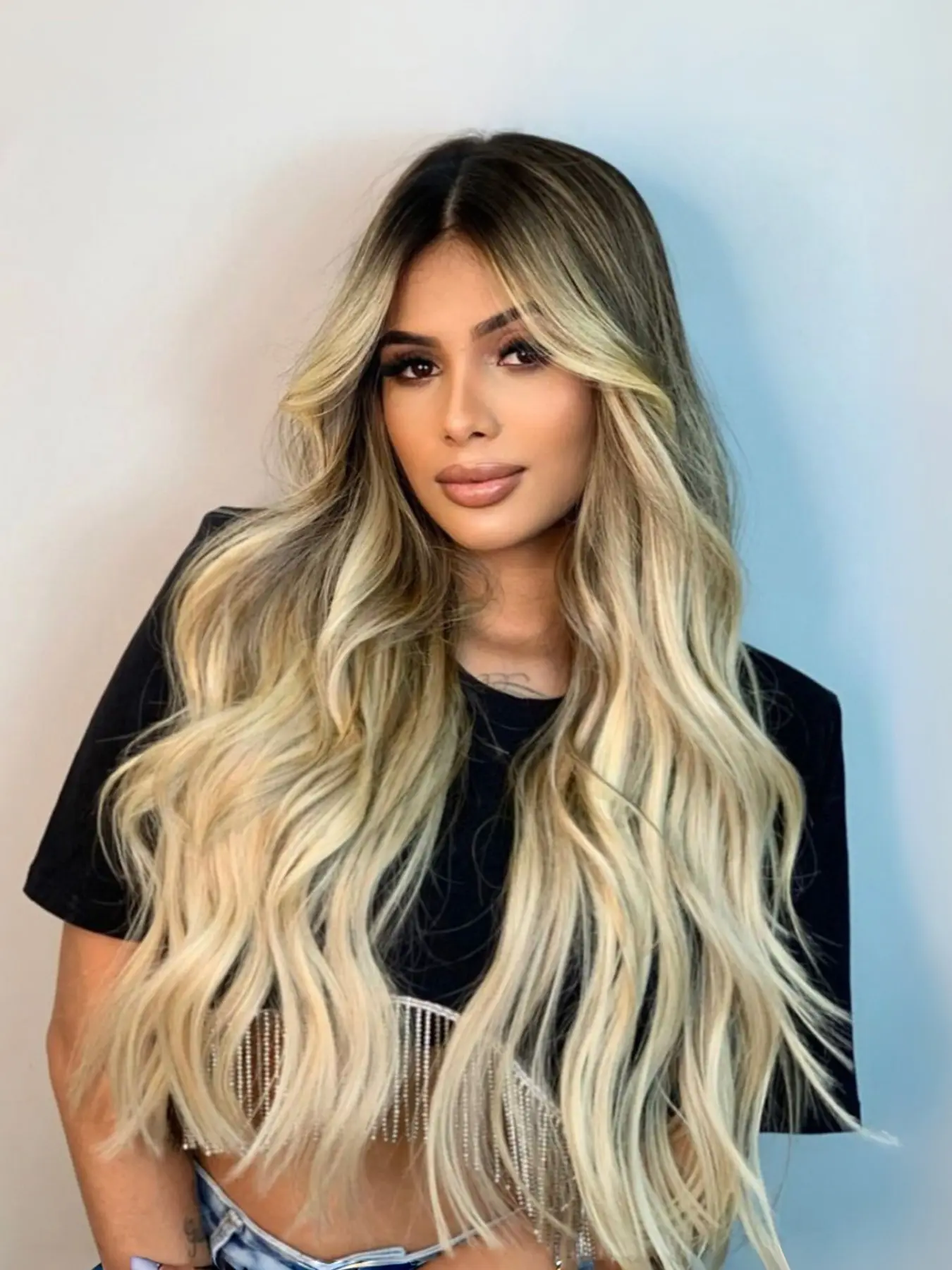 Blonde Wavy Wig for Women, 26 Inch Light Blonde Wigs with Dark Roots, Natural Looking Long Blond Wigs, Heat Resistant Synthetic Wig, Synthetic Machine Wigs, Premium Synthetic Wigs