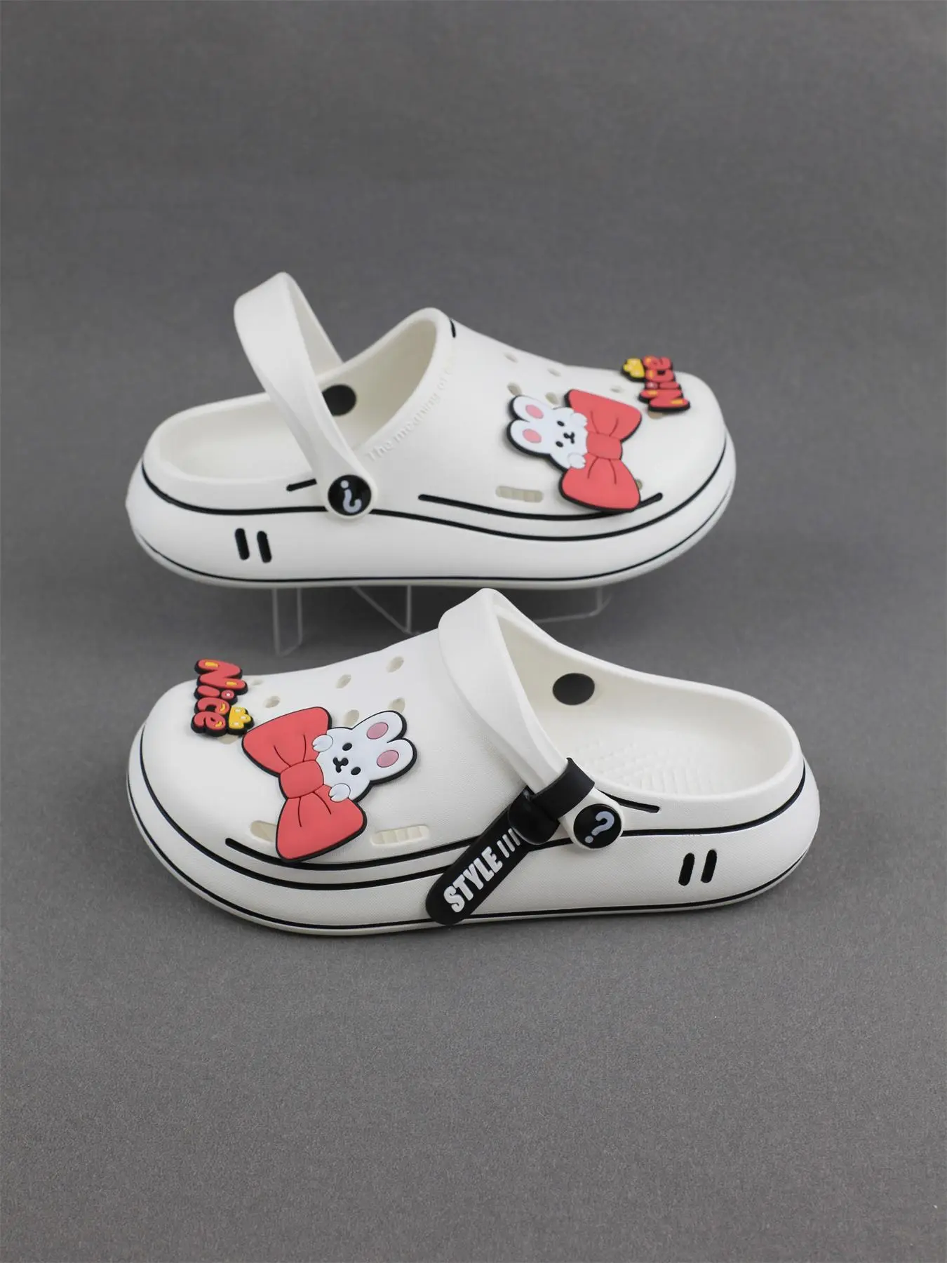 Women's Cute Cartoon Clogs with Rabbit & Bow & Letter Charms, Foot Clogs, Casual Comfortable Breathable Non-slip Clogs, Fashionable Clogs for Indoor & Outdoor Wear