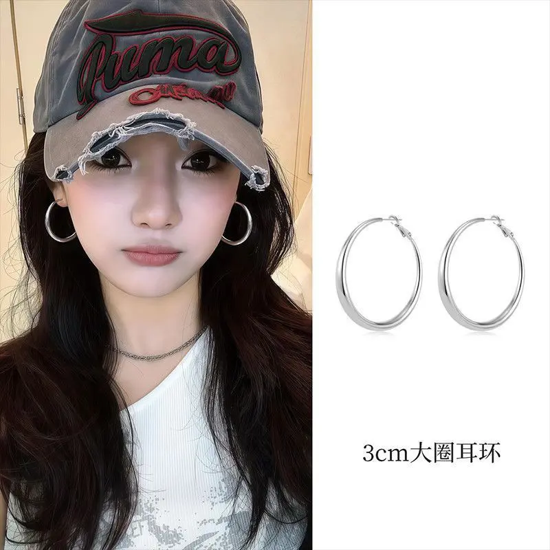 Large-circle plain ring earrings for women, high-end ear clips, ear studs, best-selling ear rings and earrings Large-circle plain ring earrings for women, high-end ear clips, ear studs, best-selling ear rings and earrings