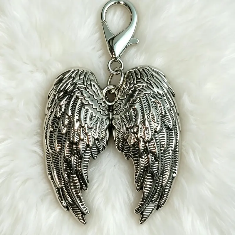 Bag Charm Angel Wings Metal Keychain Christmas Gift Vintage Distressed Finish Three-Dimensional Carved Pendant Dark Punk Retro Style Street-Style Cool Vibes For Bags And Keys Trendsetting Youth, Subculture Enthusiasts