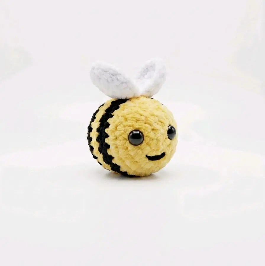 Woven Crochet Bee Shape Keychain - Kawaii Handmade Bug-Themed Crochet Plush Keychain, Fluffy Big-Eyed Fashion Accessory, Collectible, Kawaii Accessories, Handmade Keychains