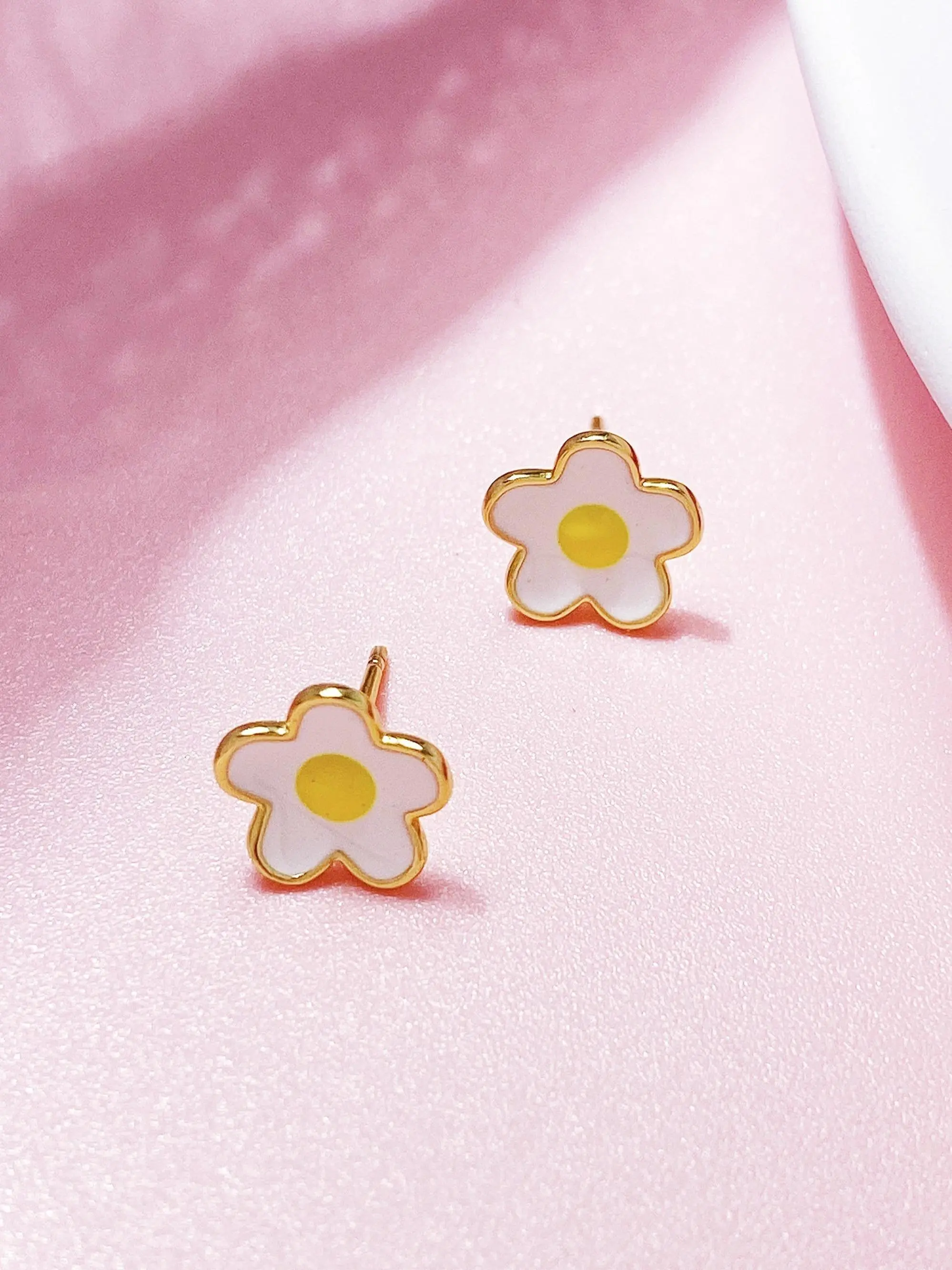 Elegant Egg Flower Earrings for Women, Flower Stud Earrings, Cute Unique Design, Perfect for Daily Wear or Party, High-Quality Gift for Ladies