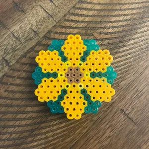 Flower Magnet - Perler Beads Handmade Design Ceramic Magnet - Ideal for Magnetic Surfaces -  - Decor