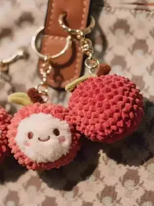 Fashion Simple Design Lychee Plum Plush Hanging Ornament, Adorable Doll Keychain Bag Charm, Cute Accessory for Bags and Keys, Cute Charms Keychain