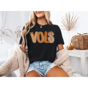 Tennessee Vols Gameday Tee - Fun VOLS Print Football Shirt!Official Look For UT Students & Alumni.Perfect Game Day Ready Gift For Volunteers Fans.