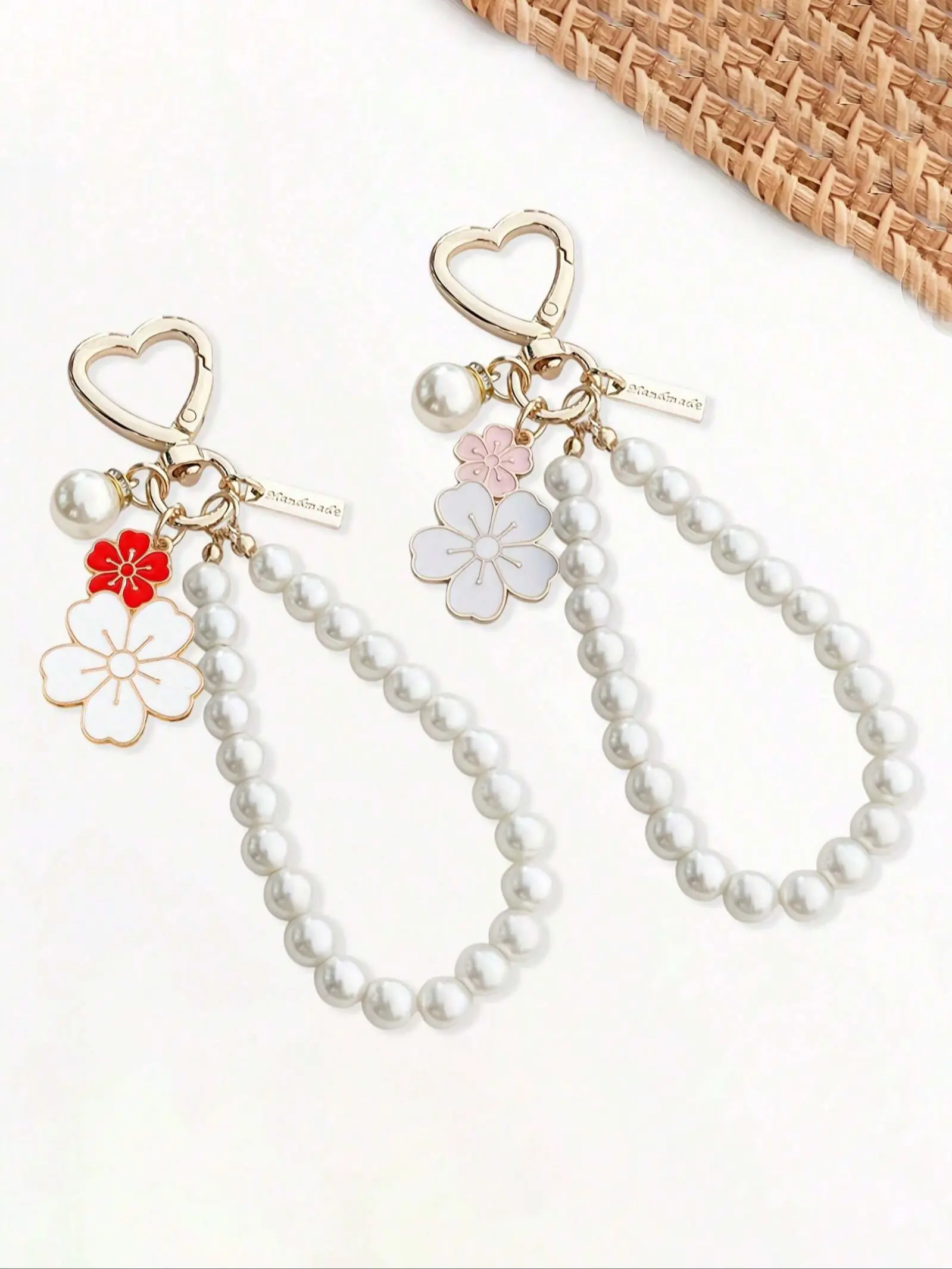 Elegant Flower Design Keychain, Floral Beaded Keychain, Floral Pattern Keychain, Faux Pearl Decorated Floral Keychain for Women & Girls, Cherry Blossom Keychain Backpack Accessories Charms Bag Pendant Wristlet Keyring Exquisite Keychain for Birthday Gift