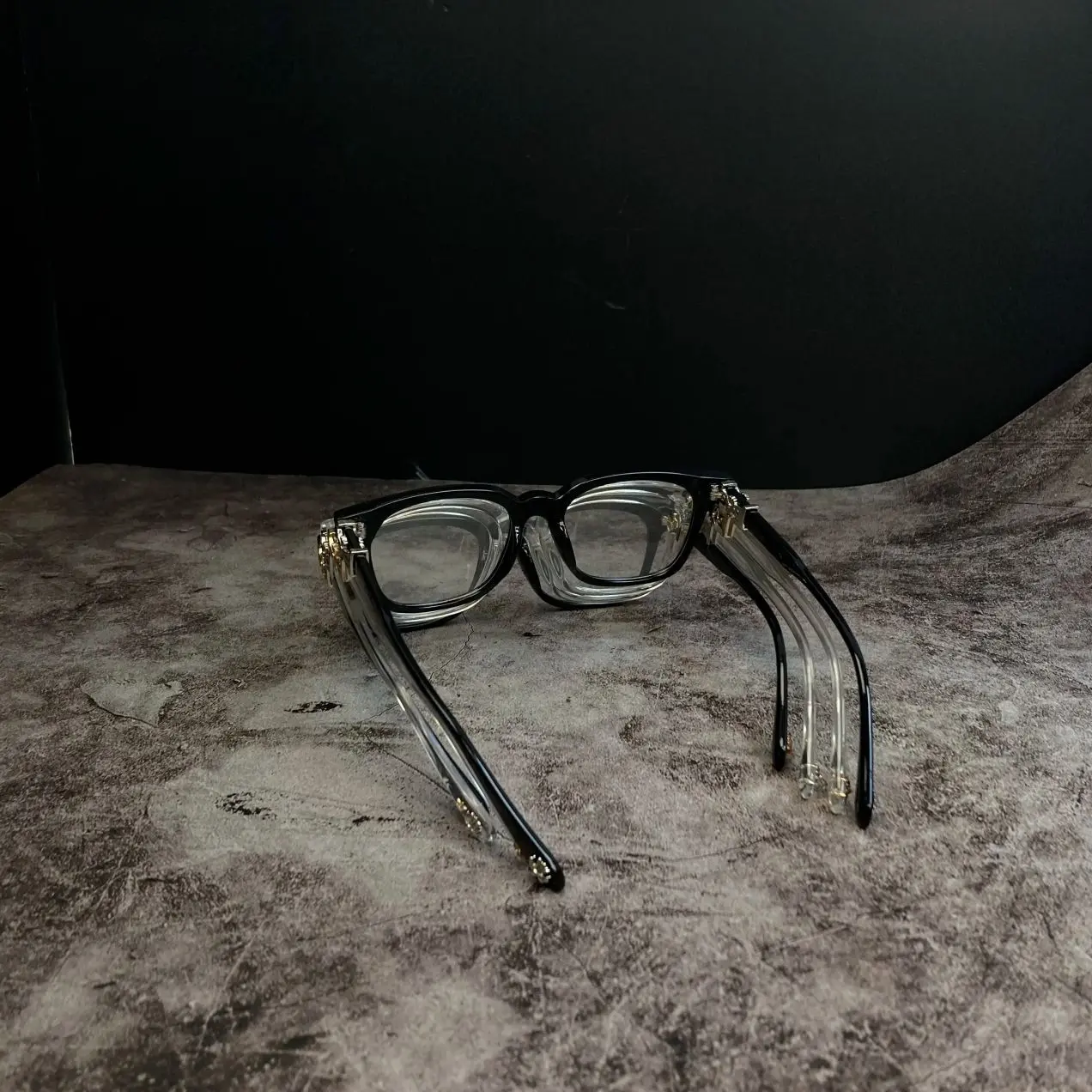 Luxury Streetwear Square Glasses – Full-Rim Black & Clear Frames with Gold Accents, Unisex Fashion Eyewear for Daily Style