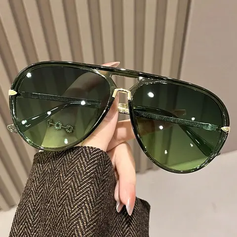 Unisex Pilot Frame Fashion Glasses, Classic Aviator Sunglasses, Casual Sunglasses, PC Material, UV Protection, Suitable for Outdoor Sports, Street Photos and Party Stage Wear