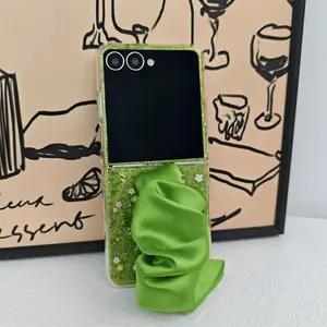 Korean Cute Glitter Flower Fluorescent Green Scarf Wrist Phone Case Samsung Galaxy Flip7 flip7 Zflip6 5 Zflip5 flip6 flip5 Cover