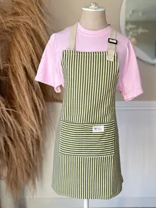 Unisex Christmas Apron - Mandil Navideño - Christmas Calories No Cuentan - Green and Brown, Adjustable Strap, Machine Washable - Womenswear