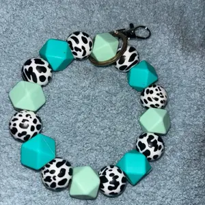 Beaded Keychain with Turquoise and Leopard Print Beads Stylish Accessory for Keys