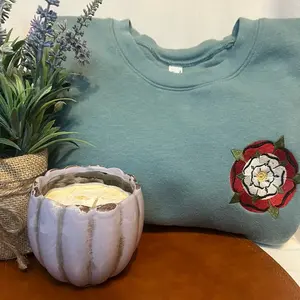 Tudor Rose Embroidered Traditional Crewneck Sweatshirt Embroidery Womenswear sweatshirt