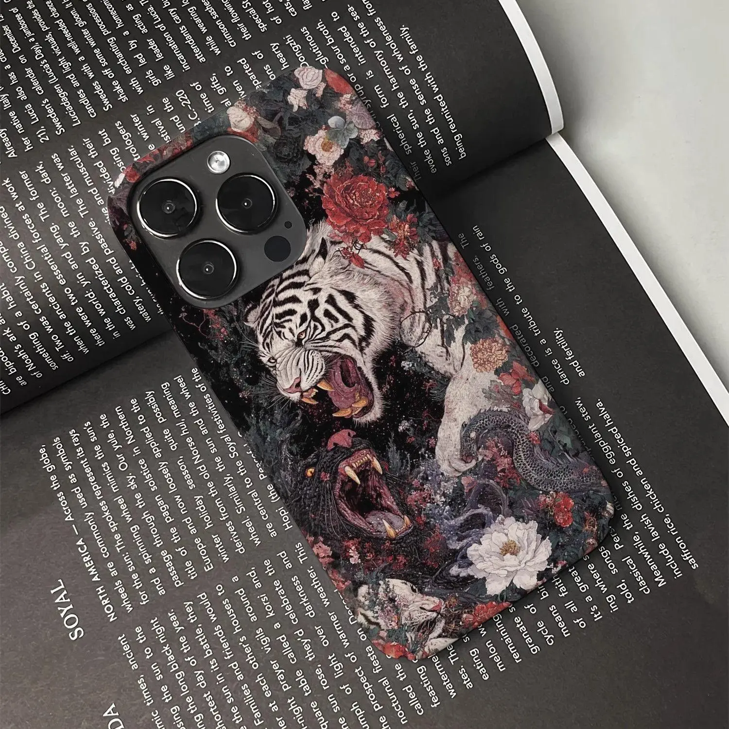 Floral Print Animal-Themed Protective Cellphone Back Cover for iPhone 11-17 Pro Max/Plus, Black Panther & White Tiger Flower-Theme Smartphone Case Accessory