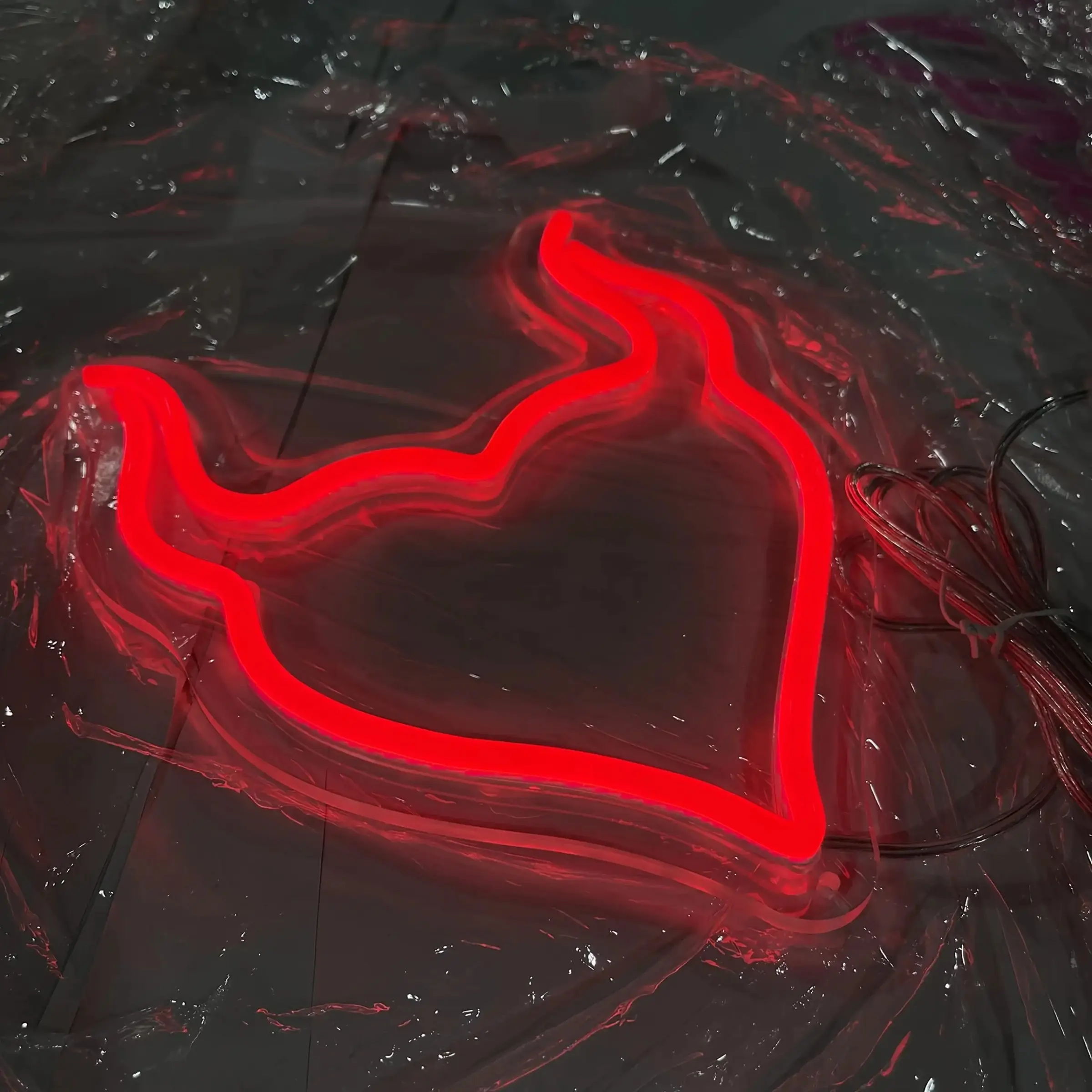 Devil Heart Red Neon Light, USB Powered, Touch Switch Control, Decoration, Halloween Bar Wall Hanging- No Batteries Needed, Plastic Material, Requires Light Source, Halloween Decoration, Party Decor, Modern Decor, Neon Accent Lights