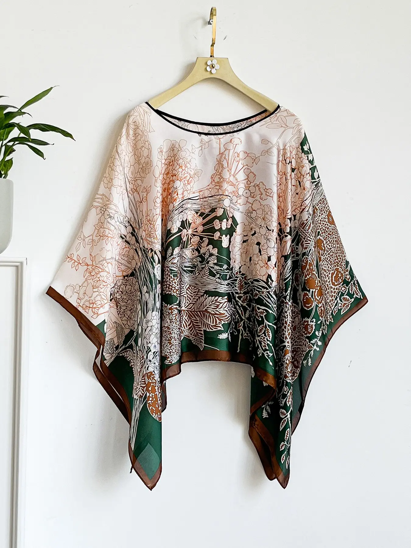 French Luxury Floral Print Silk Feel Shawl, Windproof Sandproof Soft Scarf, Fashionable Versatile Wrap for Stylish All Season Shawl