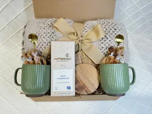 Christmas Gift Box for Her Holiday, Gift Basket for Christmas, Best Friend Gift, Date Night Gift Box for Couples, Housewarming Gift Set, Engagement Gift Basket, Anniversary, Friends, Parents, Gift Basket for Couples | Trendy Gift Box