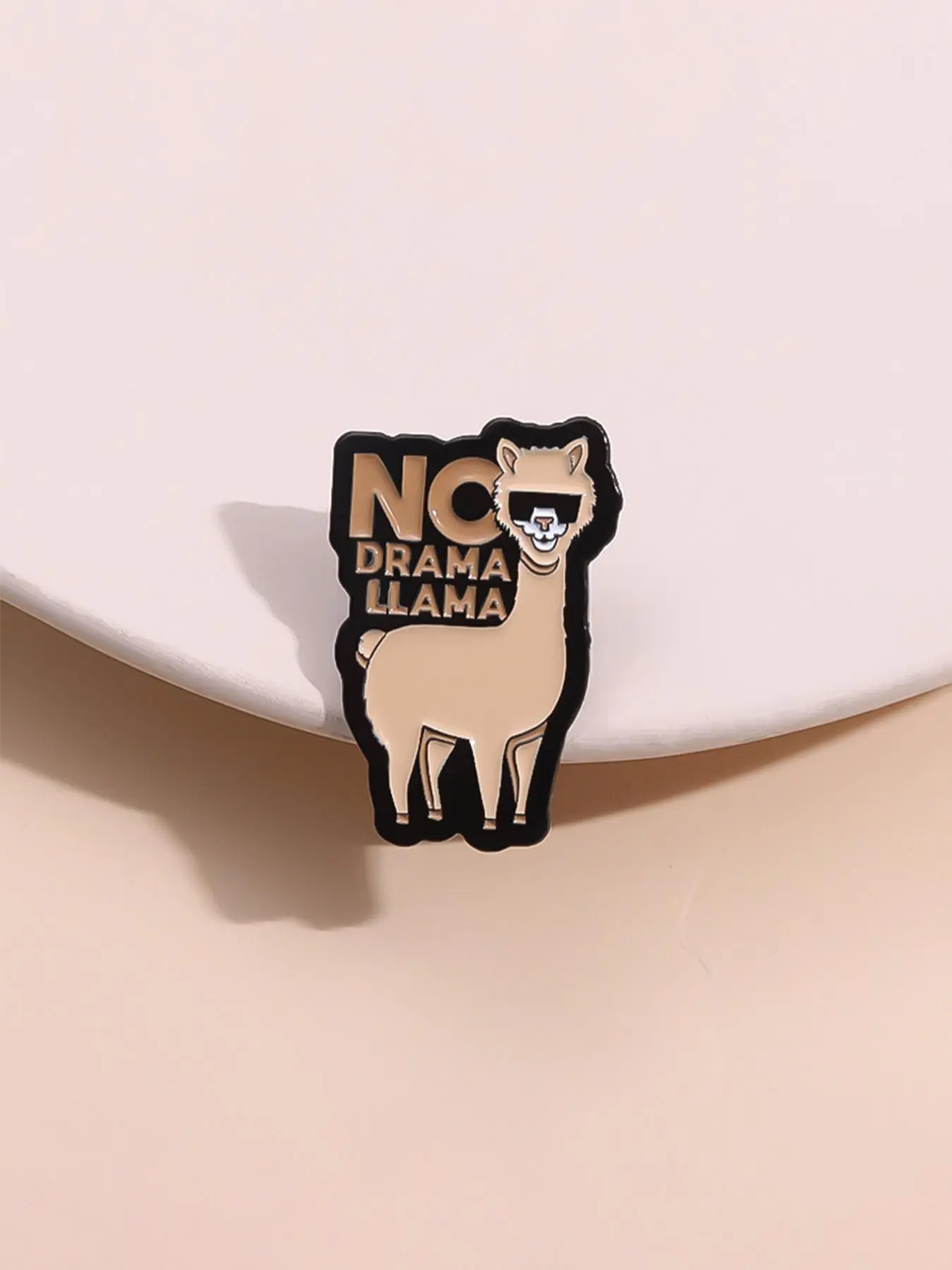 Cute Cartoon Llama Design Brooch, Fashion Alloy Badge for Daily Clothing Decor, Trendy All-match & Exquisite Brooch for Birthday Gift, Flower Brooch, Fashion Accessory
