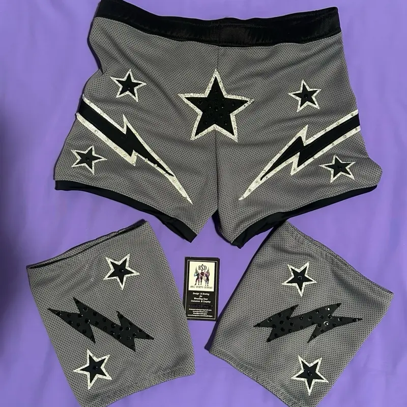 Pro wrestling gear set biker shorts and knee pad covers with stars size 30-32”