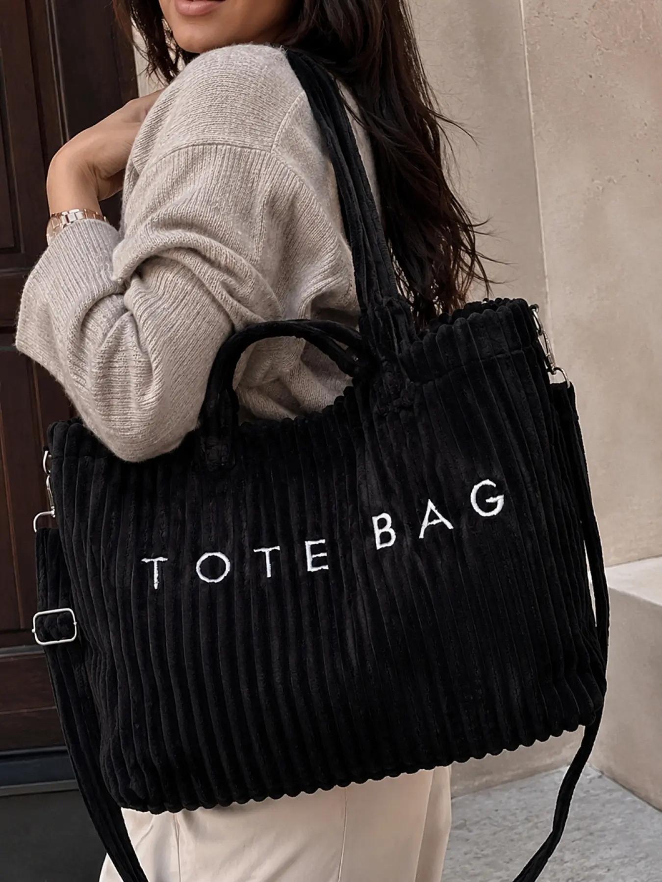 Fashion Plush Fur Handbag for Women Retro Shoulder Purse Elegant Soft Furry Tote Bag Casual Daily Crossbody Bag Cute Winter Street Style Accessory for Work Shopping Vacation Holiday Party Christmas Gift Halloween Present for Girlfriend Wife Mom
