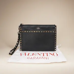 Pre-owned Valentino Leather Clutches & Wristlets Black Grainy Rockstud Pouch