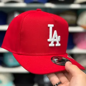 Snapback Baseball Cap – LA Dodgers NY Yankees Braves Pirates Adjustable Flat Brim Hat, Embroidered Team Logo Streetwear Fashion Cap for Men Women, Classic Hip Hop Sports Hat