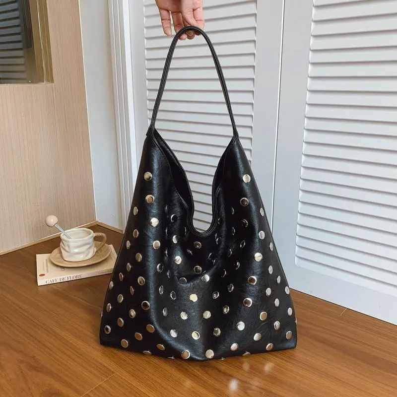 Trendy studded personalized underarm bag 2026 new fashion versatile shoulder bag with a high-end feel, niche handbag crossbody women