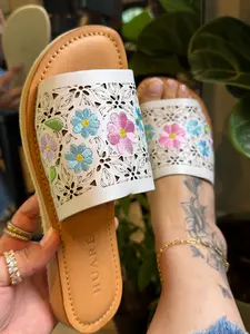 HUARÉ Flores del Campo Huarache Sandals